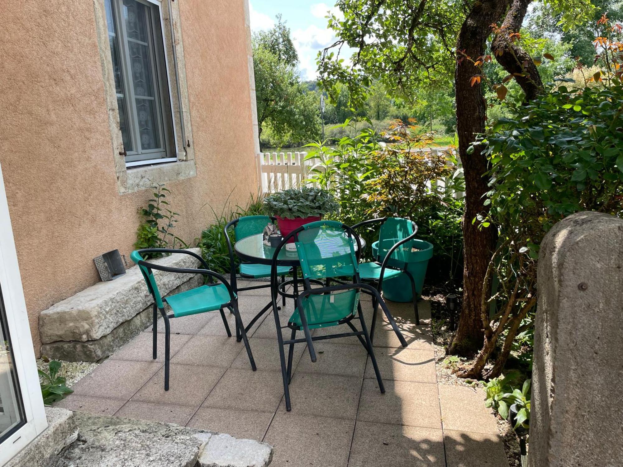 Appartement Ravissant En Bordure Du Doubs Longevelle-sur-Doubs Exteriör bild